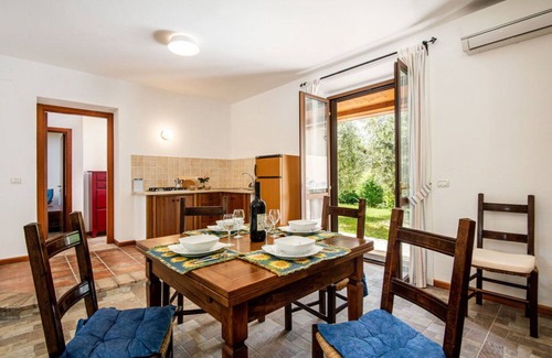 Fornole Apartamento | Bonito apartamento para 5 personas con WIFI, A/C, piscina, TV y aparcamiento