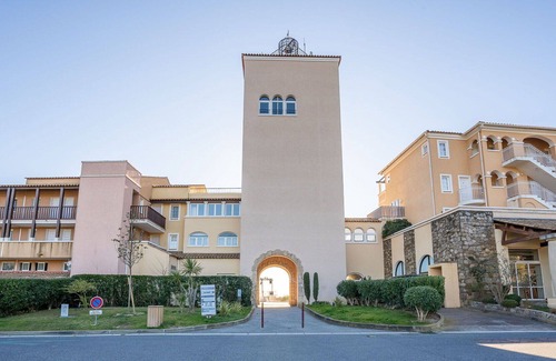 Le Dramont Apartamento | Beautiful apartment for 4 people with WIFI, pool and terrace