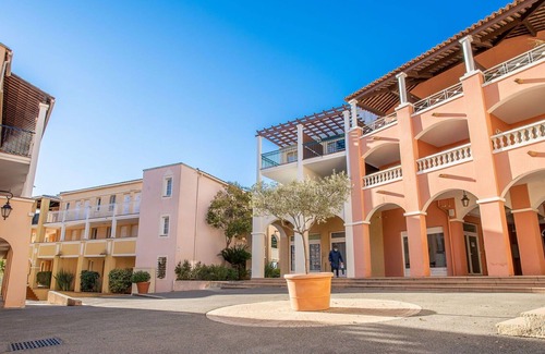 Le Dramont Apartamento | Beautiful apartment for 6 people with pool, WIFI, TV, terrace and pets allowed