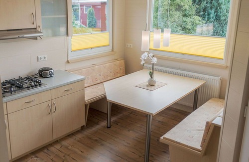 Bad Emstal Casa | Bonito apartamento en villa con WIFI, piscina, TV, terraza, mascotas permitida y aparcamiento