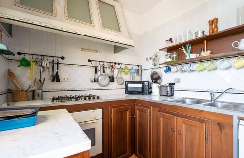 San Damiano dʼAsti Villa | Precioso apartamento en villa con piscina, WIFI, TV, patio, mascotas permitida y aparcamiento