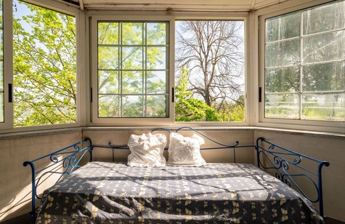San Damiano dʼAsti Villa | Precioso apartamento en villa con piscina, WIFI, TV, patio, mascotas permitida y aparcamiento