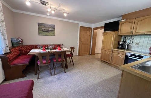 Angerberg Villa | Precioso apartamento en villa para 6 personas con WIFI, TV, patio, mascotas permitida y aparcamiento