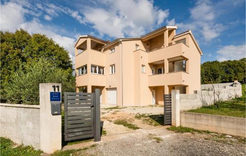 Rebici Apartamento | Beautiful Apartment In Beloci With Wifi