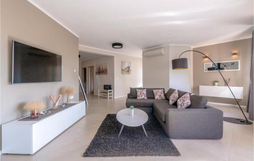 Rebici Apartamento | Beautiful Apartment In Beloci With Wifi
