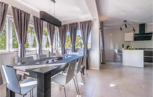 Rebici Apartamento | Beautiful Apartment In Beloci With Wifi