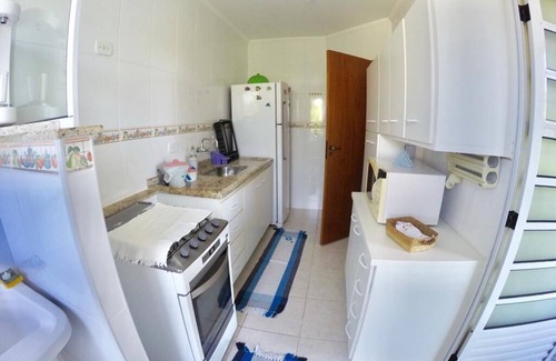 Praia Grande Apartamento | Apartamento en la Playa Grande con balcón gourmet y vistas al mar.