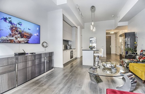 Midtown Toronto Apartamento | Beautiful apartment in the hart of Yorkville with a fully furnished balcony.