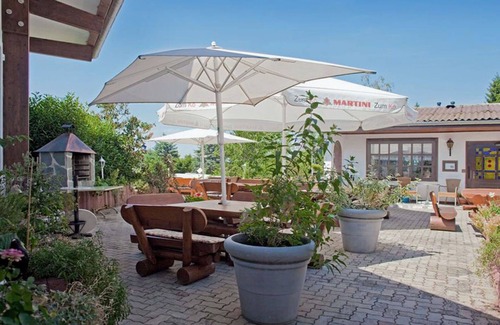 Bad Emstal Casa | Precioso apartamento en villa con WIFI, piscina, TV, terraza, mascotas permitida y aparcamiento