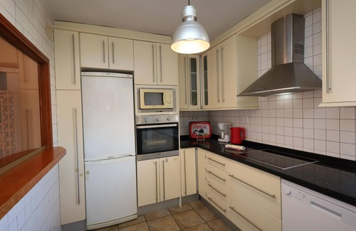 Cabo de las Huertas Apartamento | Precioso apartamento en Alicante para 5 pers con piscina y vistas