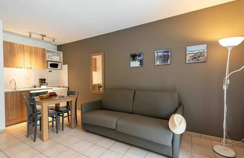 Saumur Casa | Acogedor apartamento en villa con internet, piscina, TV, terraza, mascotas permitida y aparcamiento