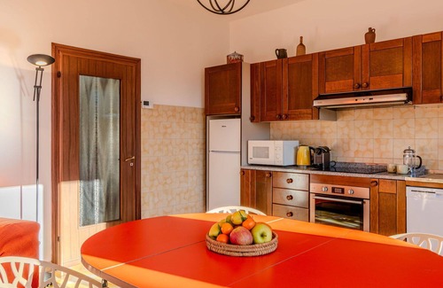 Dervio Villa | Precioso apartamento en villa para 6 personas con WIFI, A/C, TV, patio y aparcamiento