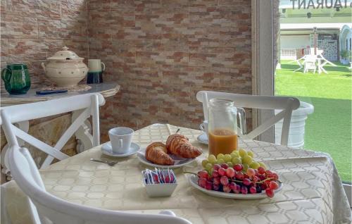 Grottaglie Apartamento | Beautiful Apartment In Grottaglie With Kitchen
