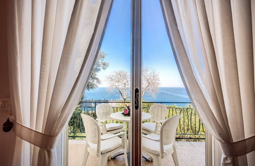 Sorrento City Centre Villa | APARTAMENTO EN VILLA MARAVILLOSA en Sorrento CENTRO FRENTE AL MAR