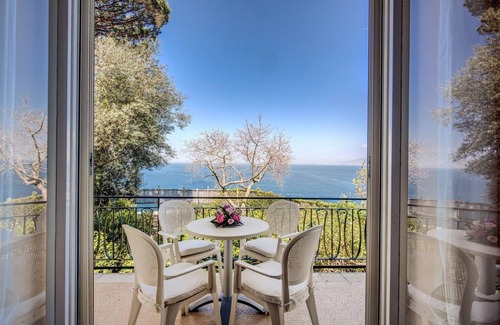 Sorrento City Centre Villa | APARTAMENTO EN VILLA MARAVILLOSA en Sorrento CENTRO FRENTE AL MAR