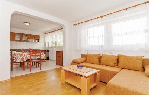 Jadranovo Apartamento | Beautiful Apartment In Jadranovo