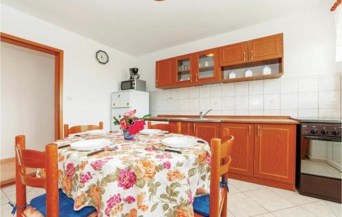 Jadranovo Apartamento | Beautiful Apartment In Jadranovo