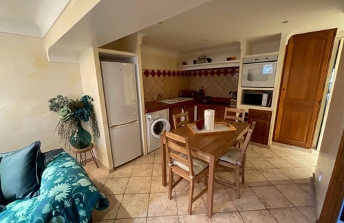 Carces Apartamento | Beautiful apartment in magnificent property in Provence Verte.