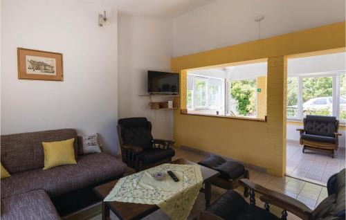 Ploce Apartamento | Beautiful Apartment In Ploce With Kitchen