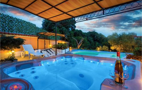 Muntic Casa | Beautiful Apartment In Pula With Sauna