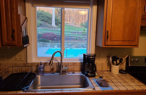 Redding Ridge Apartamento | Precioso apartamento en Redding rural rodeada de Nueva Enland follaje