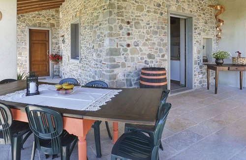 Molazzana Villa | Acogedor apartamento en villa para 8 personas con piscina, WIFI, TV, terraza y aparcamiento