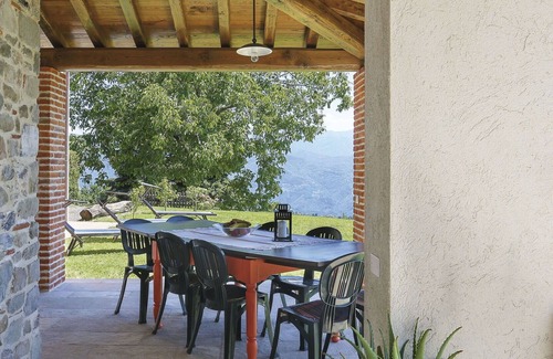 Molazzana Villa | Acogedor apartamento en villa para 8 personas con piscina, WIFI, TV, terraza y aparcamiento