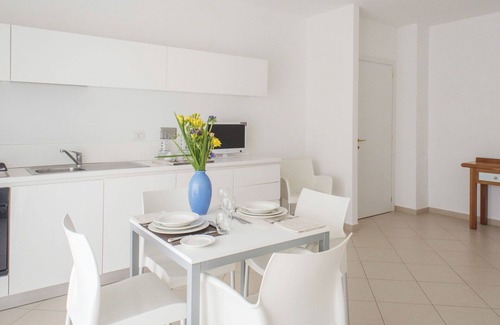 Marina di Vasto Apartamento | Hermoso apartamento con WIFI, piscina, A/C, TV, patio, mascotas permitida y aparcamiento