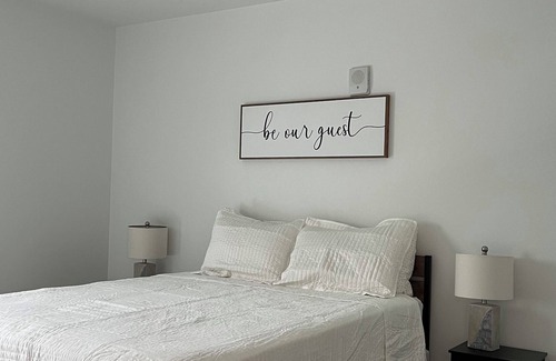 Wyandotte Apartamento | Beautiful apartment located at the center of Wyandotte. Stay at the W Lofts!