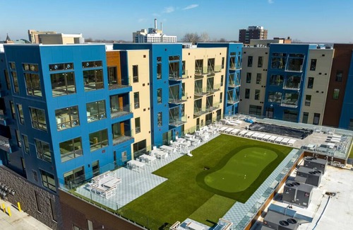 Wyandotte Apartamento | Beautiful apartment located at the center of Wyandotte. Stay at the W Lofts!