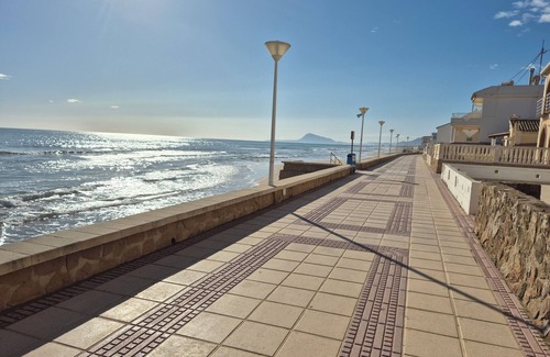 Platja de Piles Apartamento | Beautiful apartment in 1st line with sea view, swimming pool and palm trees