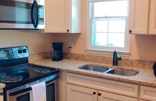 Downtown Greensboro Apartamento | Beautiful apartment in Historic Downtown area, perfect for long term stays