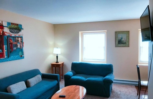 Downtown Greensboro Apartamento | Beautiful apartment in Historic Downtown area, perfect for long term stays