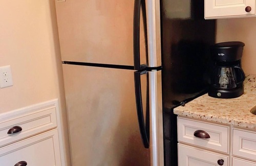 Greensboro Apartamento | Beautiful apartment perfect for long term stays!