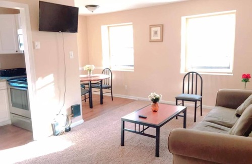 Downtown Greensboro Apartamento | Beautiful Apartment Gem in Historical Downtown Area!!
