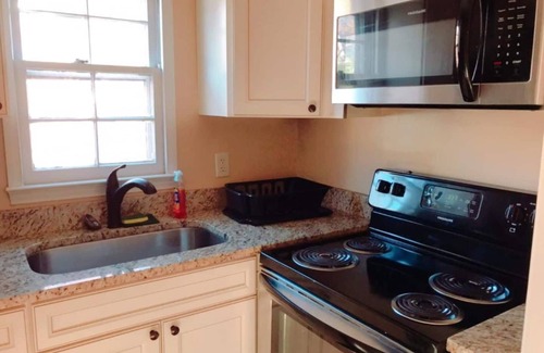 Downtown Greensboro Apartamento | Beautiful Apartment Gem in Historical Downtown Area!!