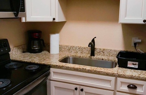 Downtown Greensboro Apartamento | Beautiful apartment in Historical Downtown Location.