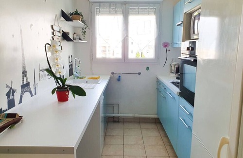 Chatillon Apartamento | Beautiful apartment with Eiffel Tower view.