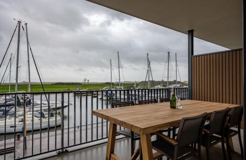 Kamperland Apartamento | Beautiful apartment with beautiful views of the lively marina
