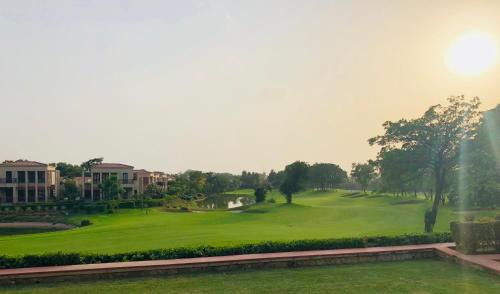 Bissar Akbarpur Apartamento | Beautiful Apartments at Tarudhan Valley Golf Resort, Manesar