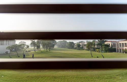 Bissar Akbarpur Apartamento | Beautiful Apartments at Tarudhan Valley Golf Resort, Manesar