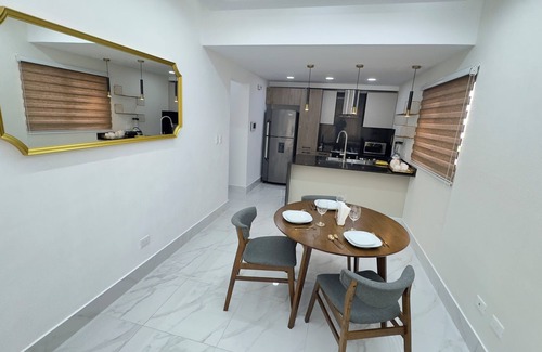 Yolanda Morales Apartamento | Beautiful Apt in Piantini Rooftop Views, Gym & Central