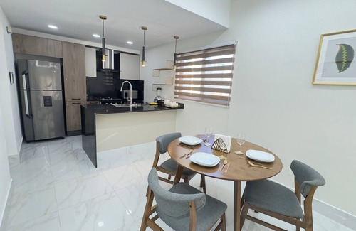 Yolanda Morales Apartamento | Beautiful Apt in Piantini Rooftop Views, Gym & Central