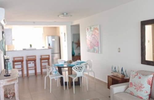 El Palmar Apartamento | Beautiful apt on the beach, with wonderful cross breezes to keep you cool