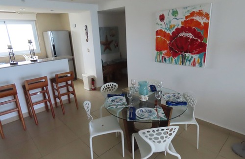 El Palmar Apartamento | Beautiful apt on the beach, with wonderful cross breezes to keep you cool