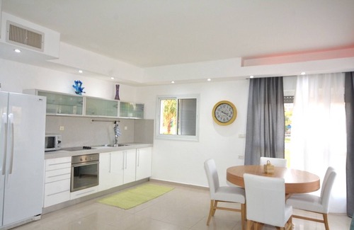 Eilat Casa | HERMOSA VISTA APT AL MAR - ESTACIONAMIENTO / LADO DEL MAR
