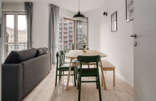 Ponte Seveso Apartamento | Beautiful apt with 2 balconies