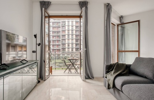 Ponte Seveso Apartamento | Beautiful apt with 2 balconies