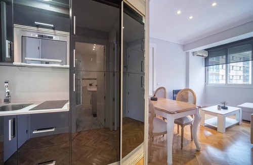 Castillejos Apartamento | Precioso piso con piscina en Madrid by SharingCo