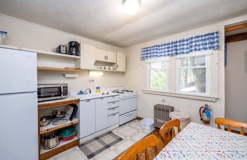 Inlet Cabaña | Beautiful Artisan Crafted House Just Steps Away from the Beautiful 4th Lake!